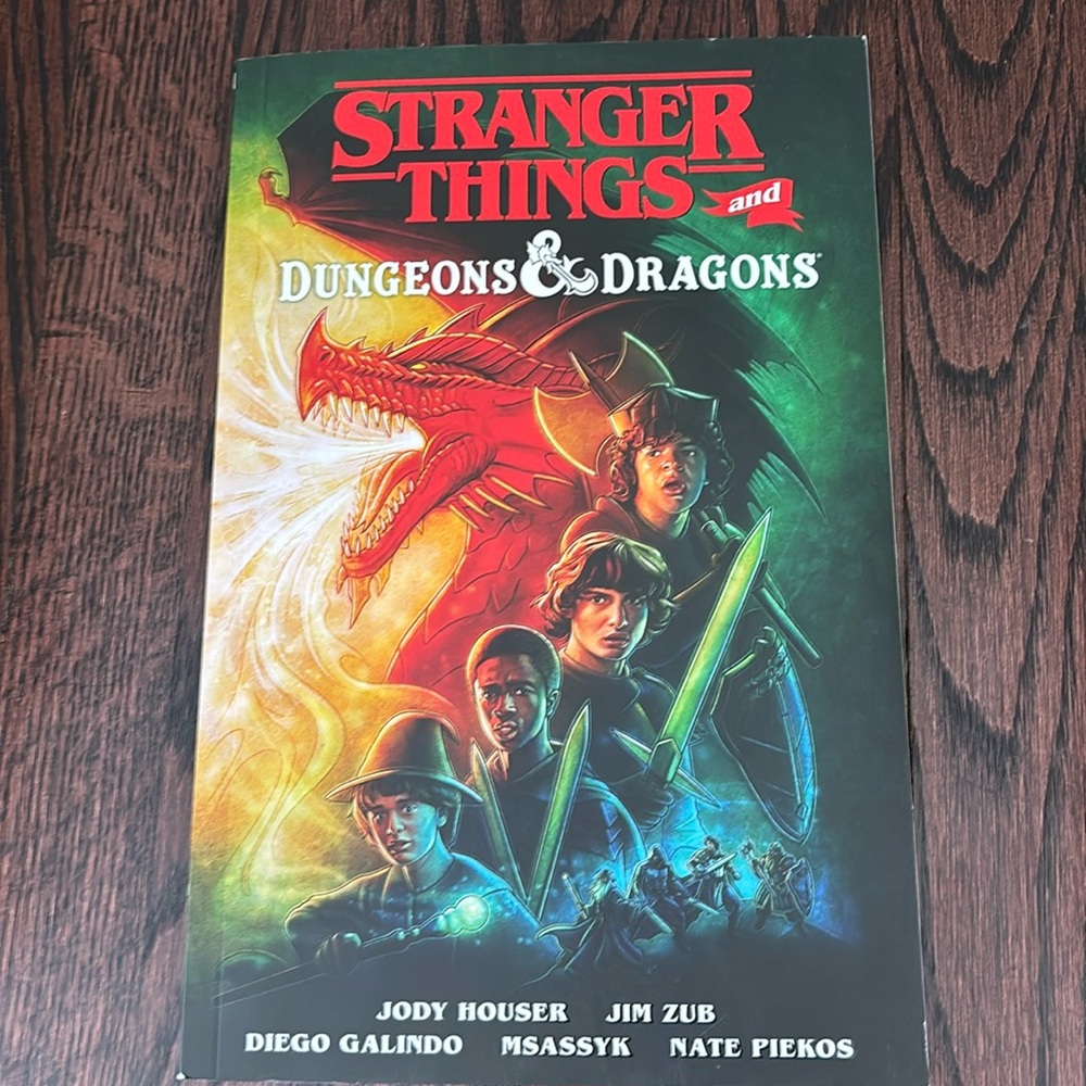 Stranger Things and Dungeons and Dragons Graphic Novel VGC